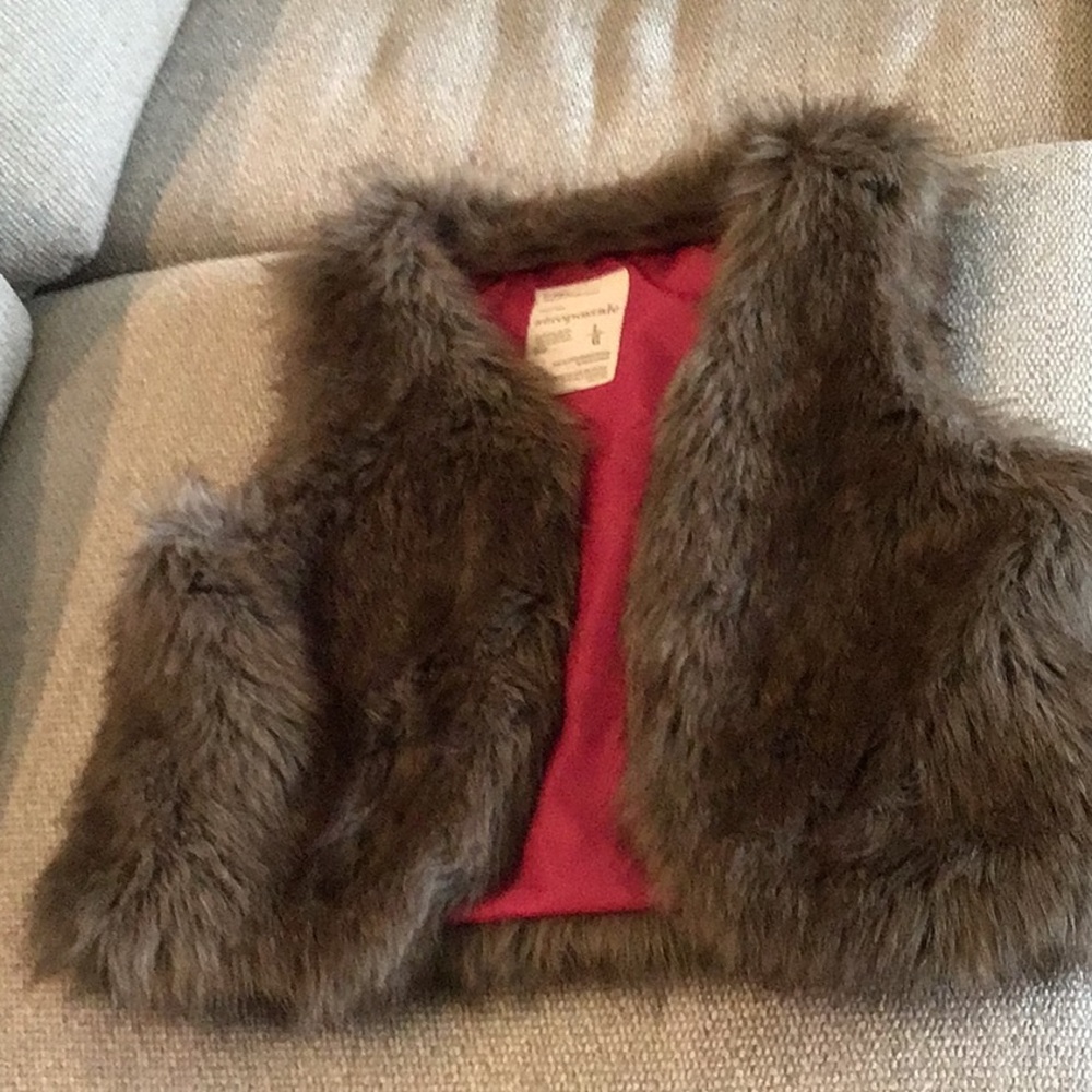 Aeropostale faux fur vest, size large